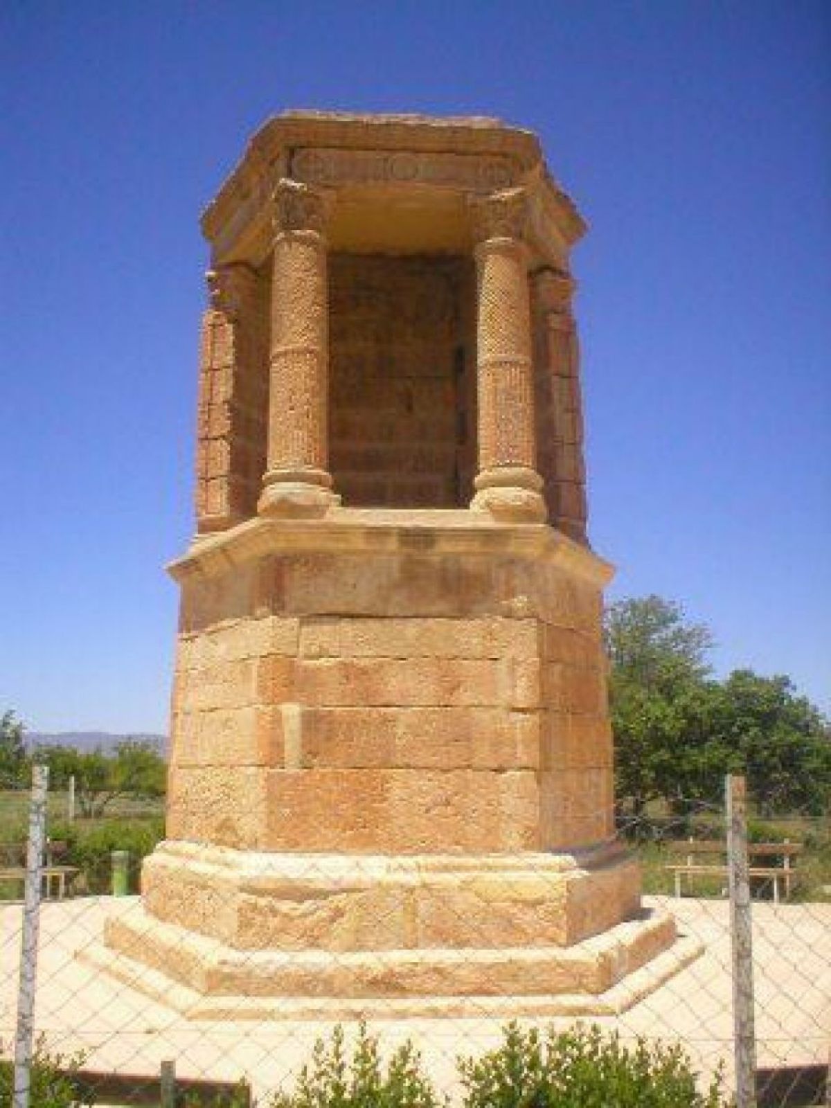 Restauration du mausolée romain de Ksar el Djazia- Khenchela